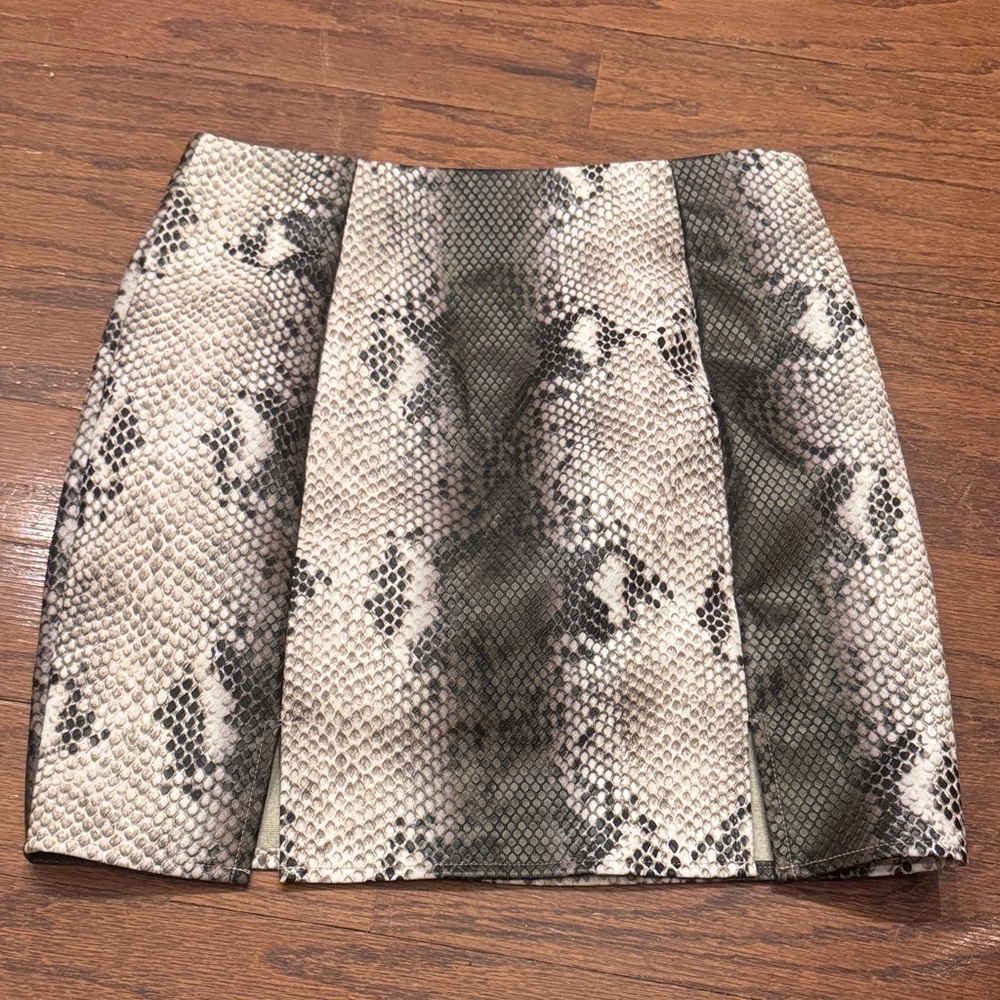 Salty faux Snakeskin leather mini skirt. NWOT boutique. Size small